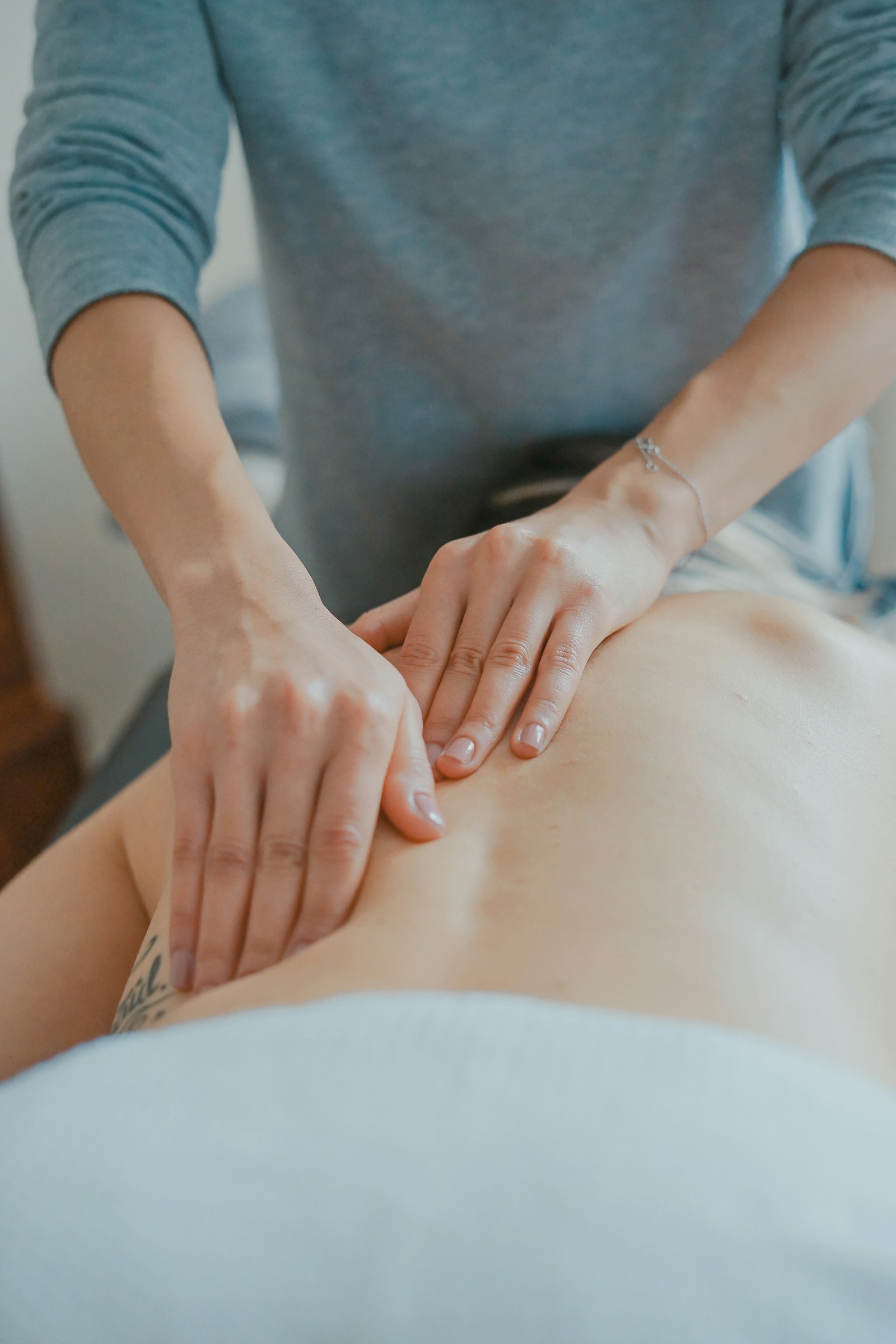 Rugmassage behandeling bij Skinelia in Lot